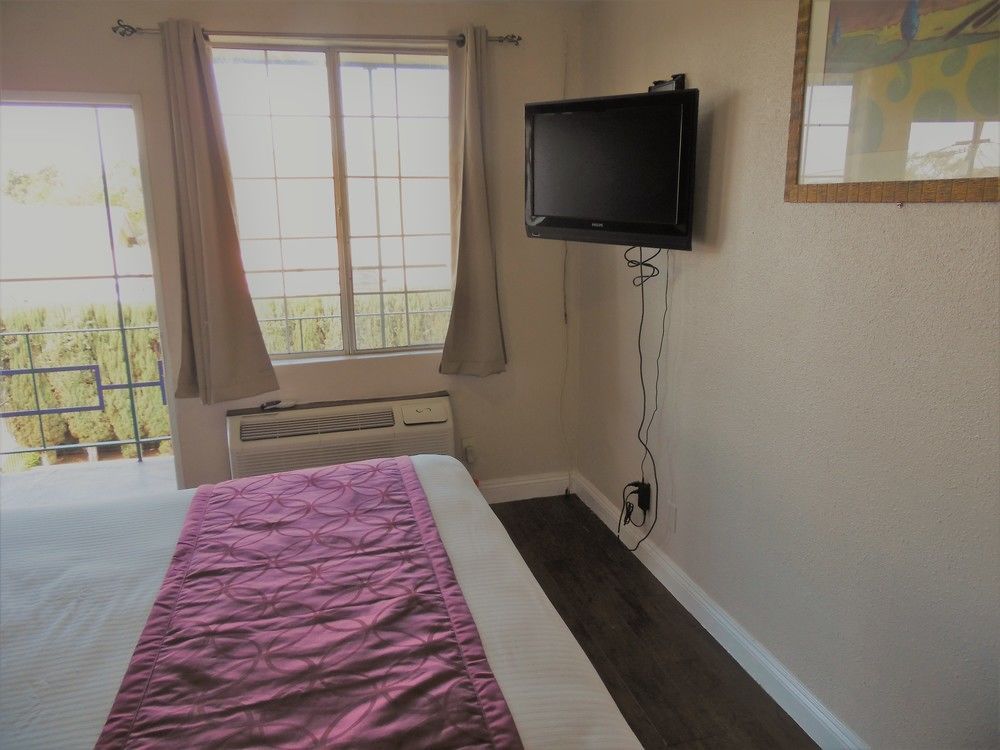 Ec Motel - photo 16
