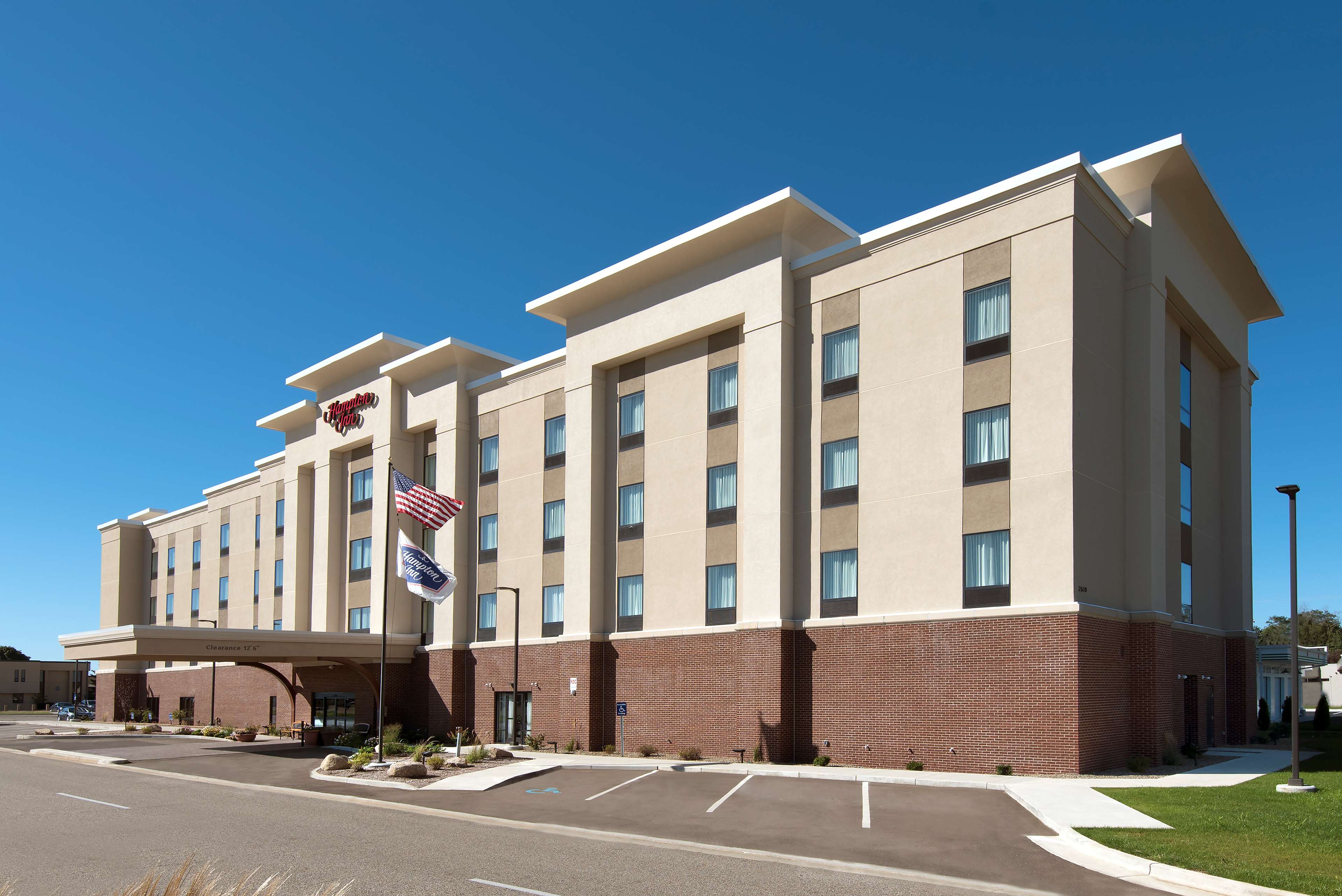 Hampton Inn Kalamazoo - carbon neutral hotel in Portage