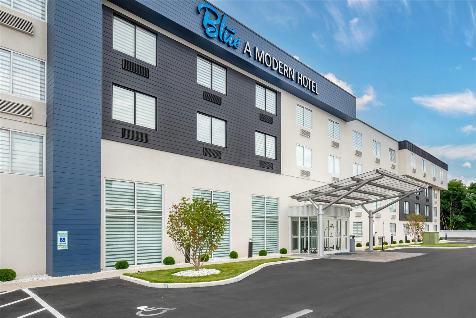 Clarion Hotel & Aqua Lagoon Waterpark — hotel in West Springfield