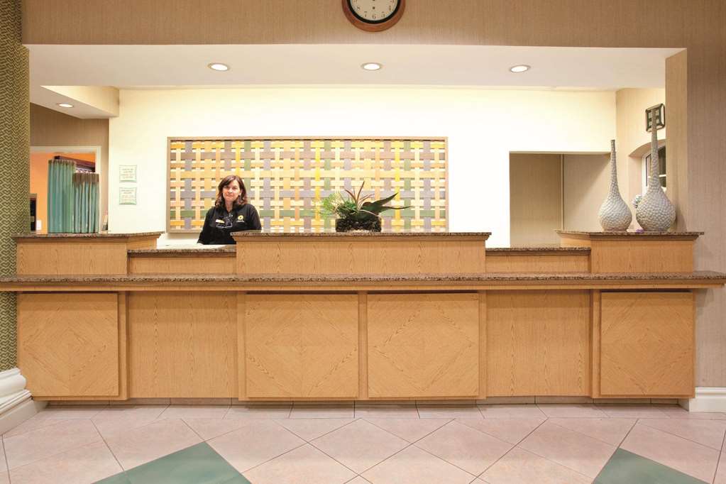 La Quinta Inn & Suites by Wyndham Colorado Springs South AP - photo 13