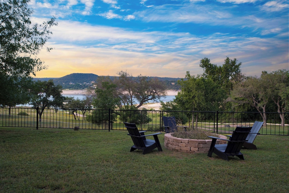 Travis by Avantstay Waterfront Lake Retreat - photo 4