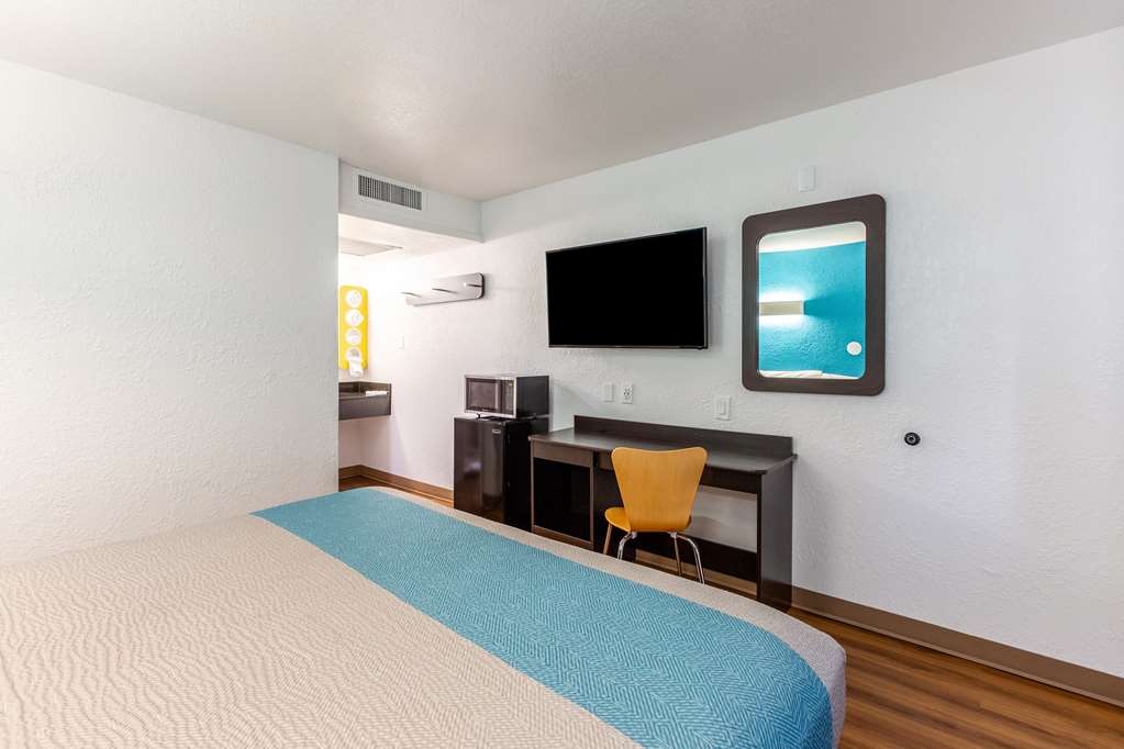 Motel 6 Valdosta GA University - photo 12