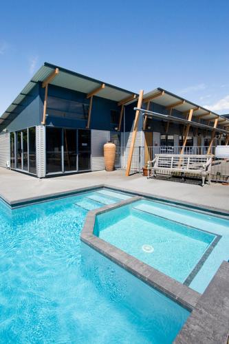 Beach House Motel — 4-Star Luxury Hotel in Tauranga, New Zealand