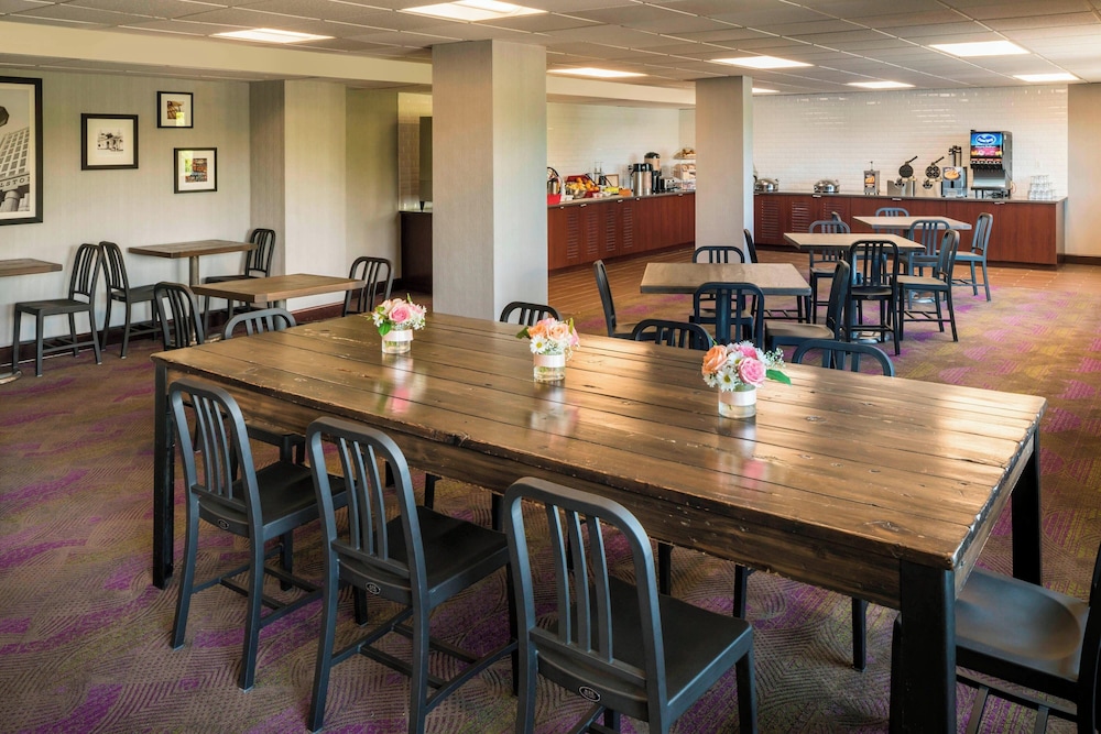 Four Points by Sheraton Boston Logan Airport Revere - photo 27