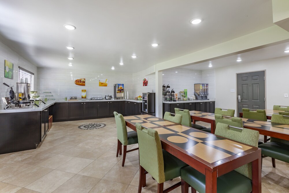 Quality Inn Phoenix Scottsdale West - photo 25