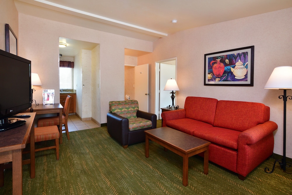Lamplighter Inn & Suites at SDSU - photo 41