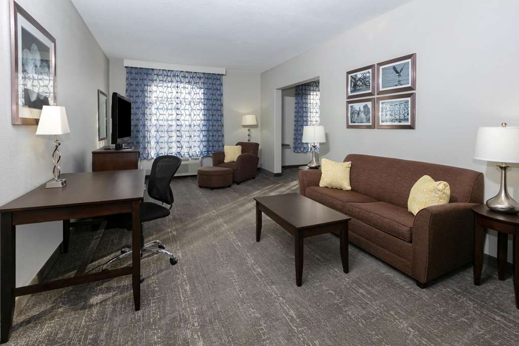 La Quinta Inn & Suites by Wyndham Horn Lake Southaven Area - photo 17