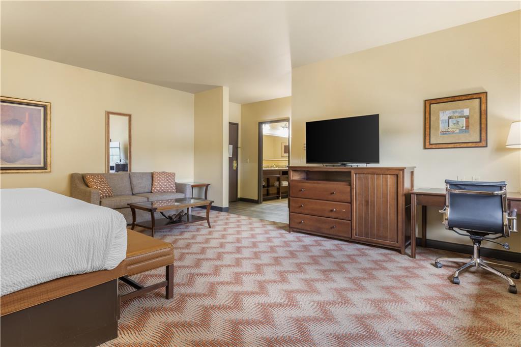 Best Western Plus Cimarron Hotel & Suites - photo 38