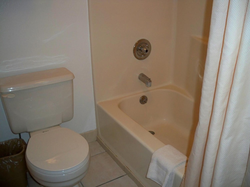 Economy Inn Wentzville - photo 17