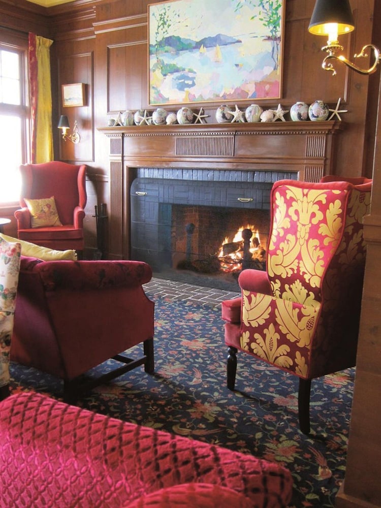 The Colony Hotel - photo 2