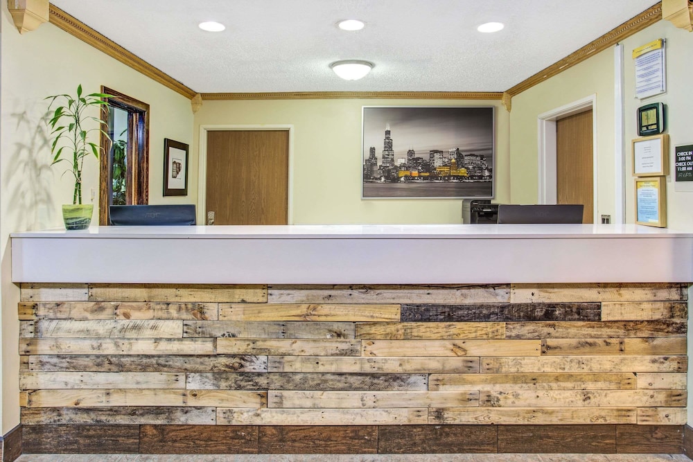 Days Inn by Wyndham Great Lakes Naval Base - photo 3