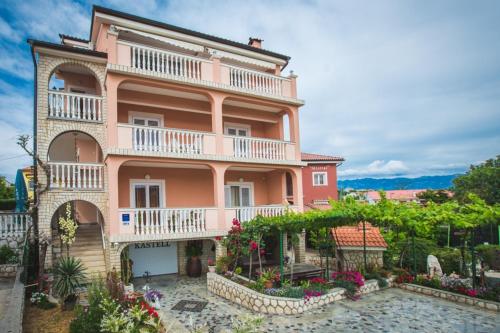 Apartment in Lopar With Seaview Terrace Air Condition Wifi — 4-Star Luxury Hotel in Lopar, Croatia