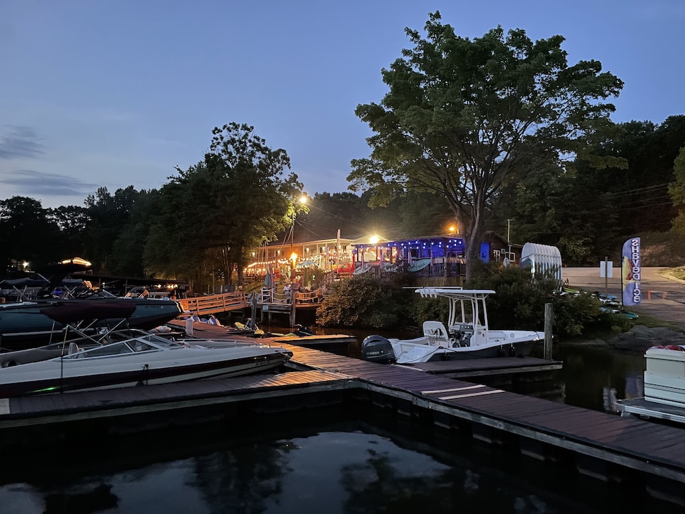 Lake Norman Hotel - photo 10