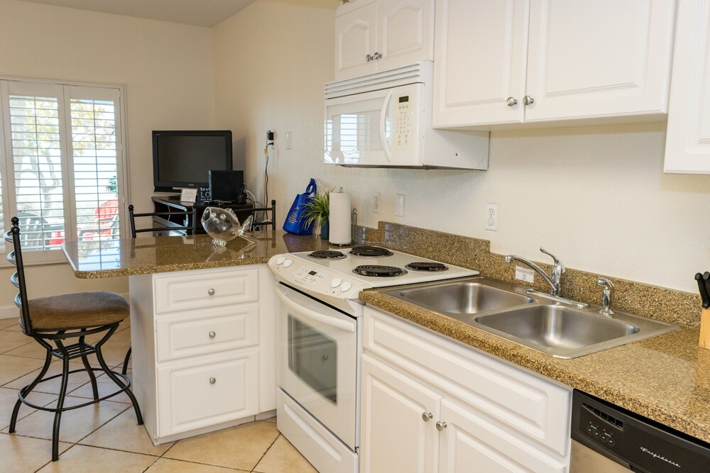 Beach House Resort 3 by RedAwning - photo 6