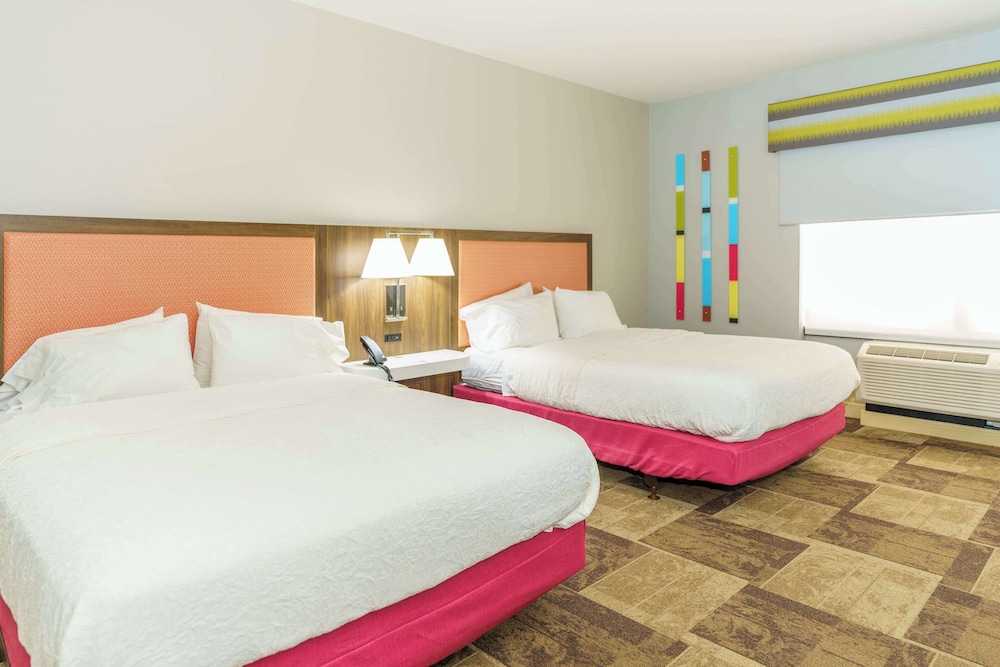 Hampton Inn Garden City - photo 10