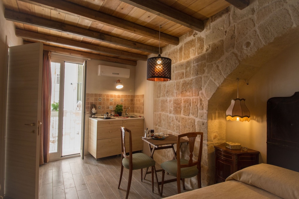 Holiday Monopoli — 4-Star Luxury Hotel in Monopoli, Italy