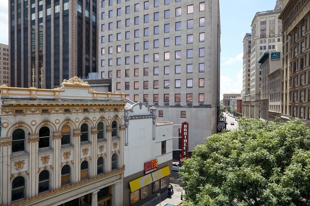Charming Central Business District Studios by Sonder - photo 5