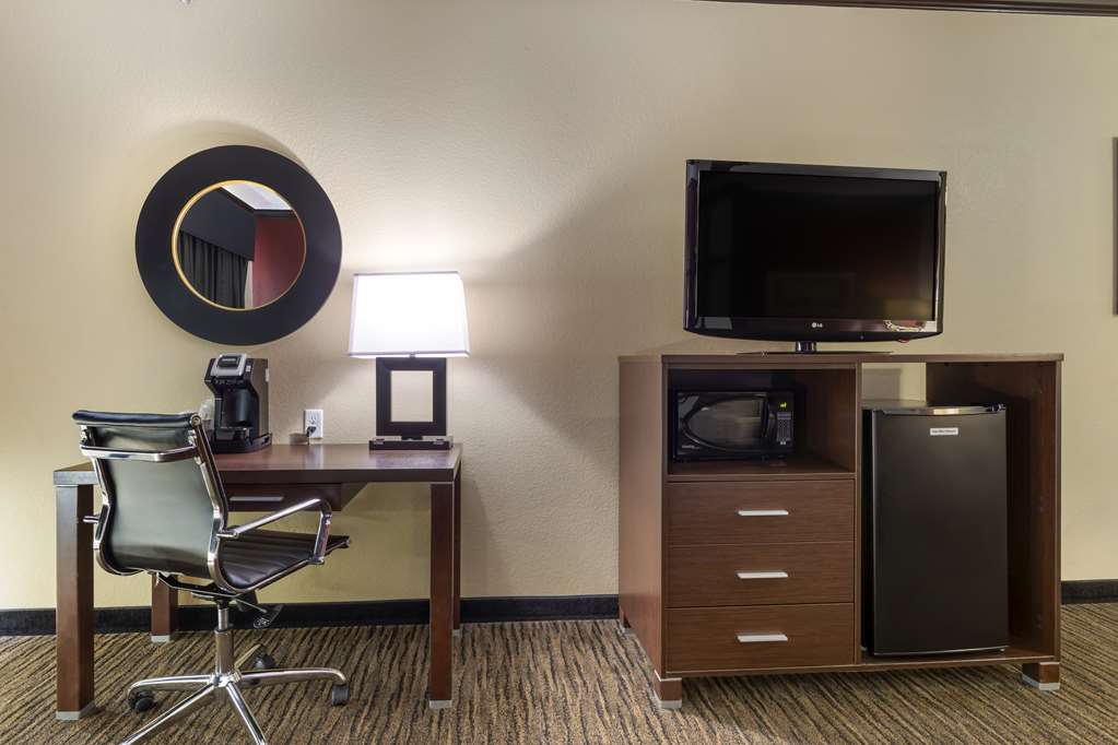 Best Western Plus Classic Inn & Suites - photo 26