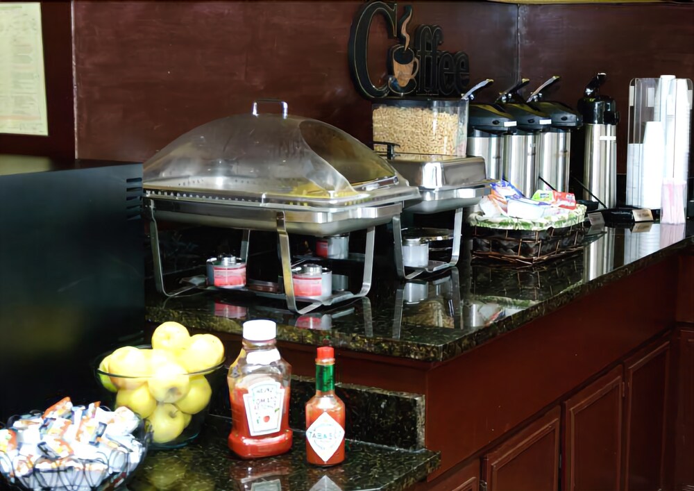 Westgate Inn and Suites - photo 16