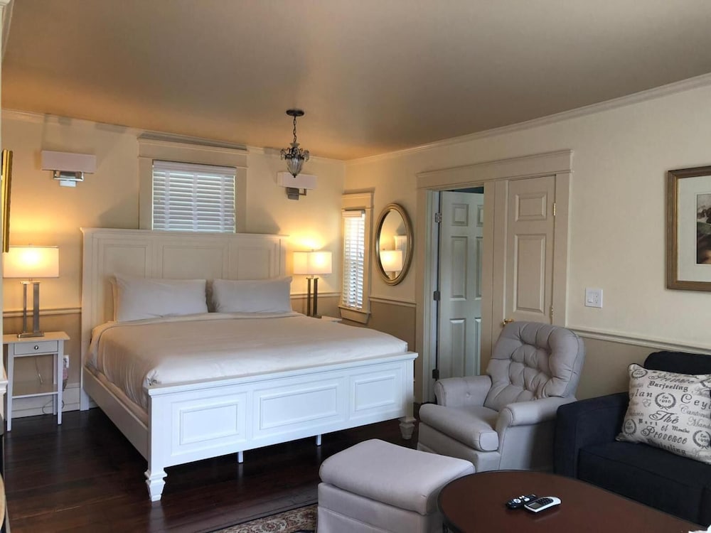 Bellevue Manor - photo 28