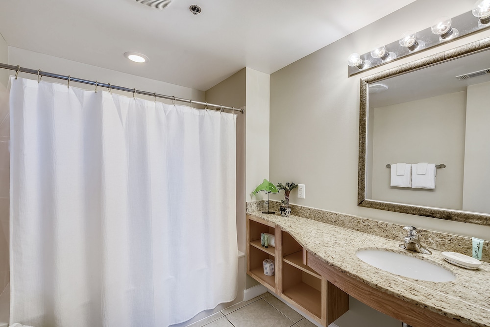 Splash Beach Resort by Book That Condo - photo 94