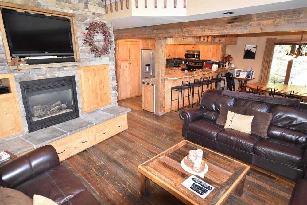 Whitefish Mountain 7 Bedroom Townhouse — 4-Star Luxury Hotel in Whitefish, United States