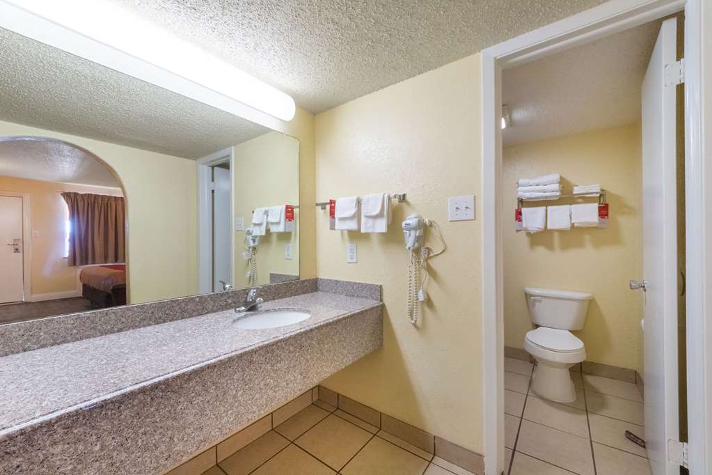 Econo Lodge San Marcos University Area - photo 18