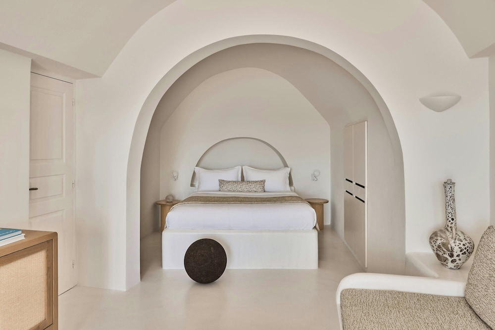 Mystique a Luxury Collection Hotel Santorini — Oia — photo 3