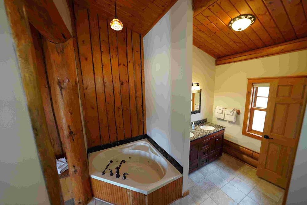 Ampersand Bay Resort - photo 170