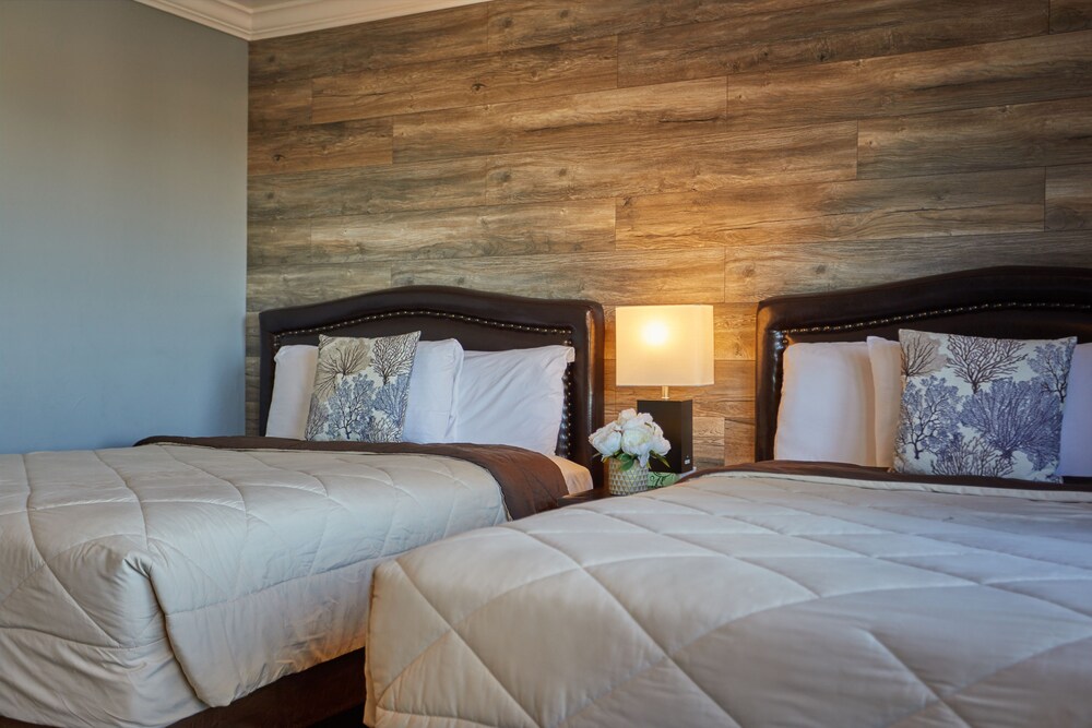 Inn By the Bay Monterey - photo 7