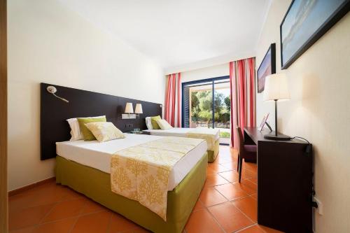 AL Apartamento Vila Sol F5 Top Floor — 4-Star Luxury Hotel in Quarteira, Portugal