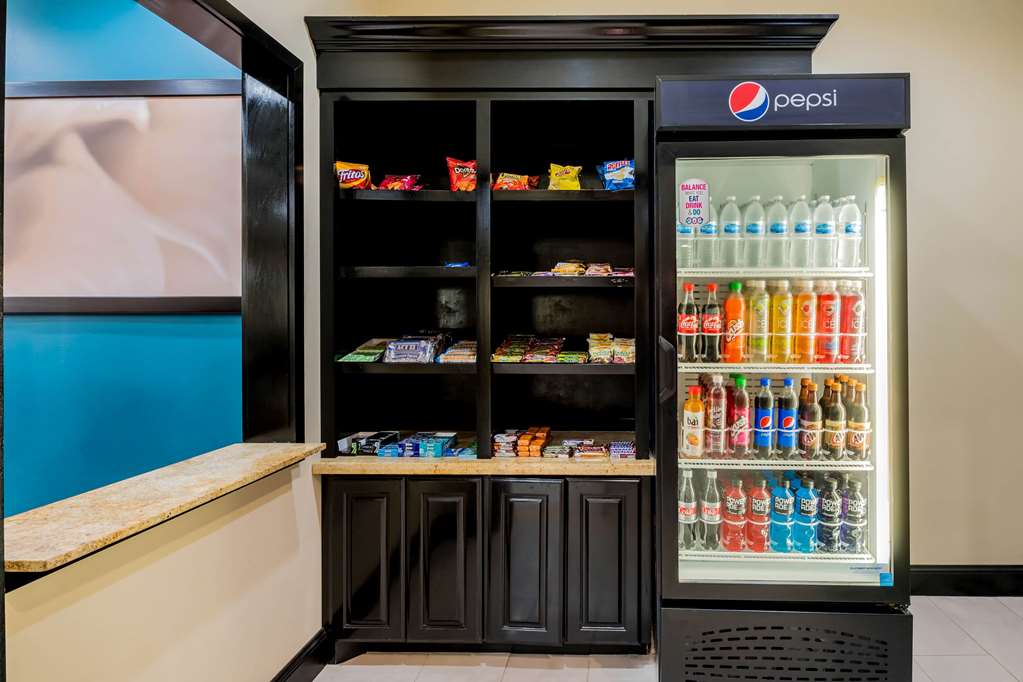 La Quinta Inn & Suites by Wyndham Marshall - photo 35