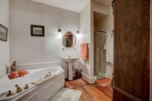 Grandison Inn - photo 30