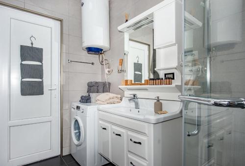Ocean Breeze Retreat Honeymoon Apartment with Sea View in Porta Batumi Tower