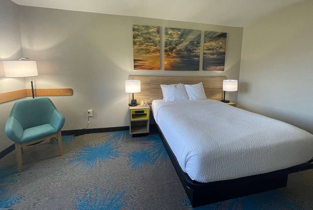 Days Inn by Wyndham Imlay City - photo 10