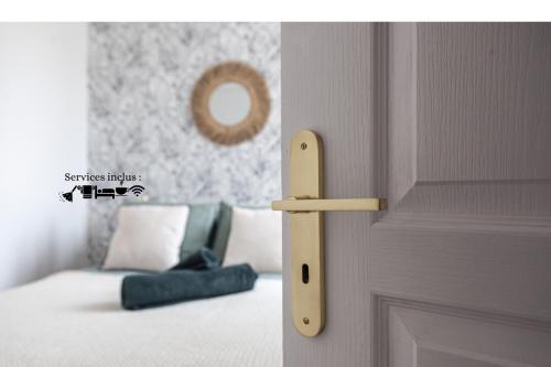 Le Petit Martial Coeur de Ville Tout Equipe Parking Prive in Chateauroux, France