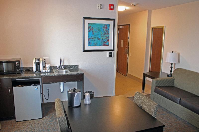 Holiday Inn Express & Suites Bakersfield Airport by IHG - photo 42