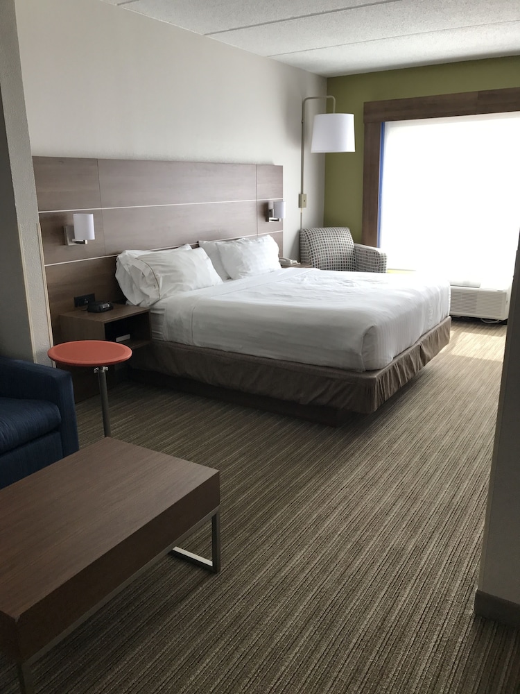 Holiday Inn Express & Suites Chattanooga by IHG - photo 4