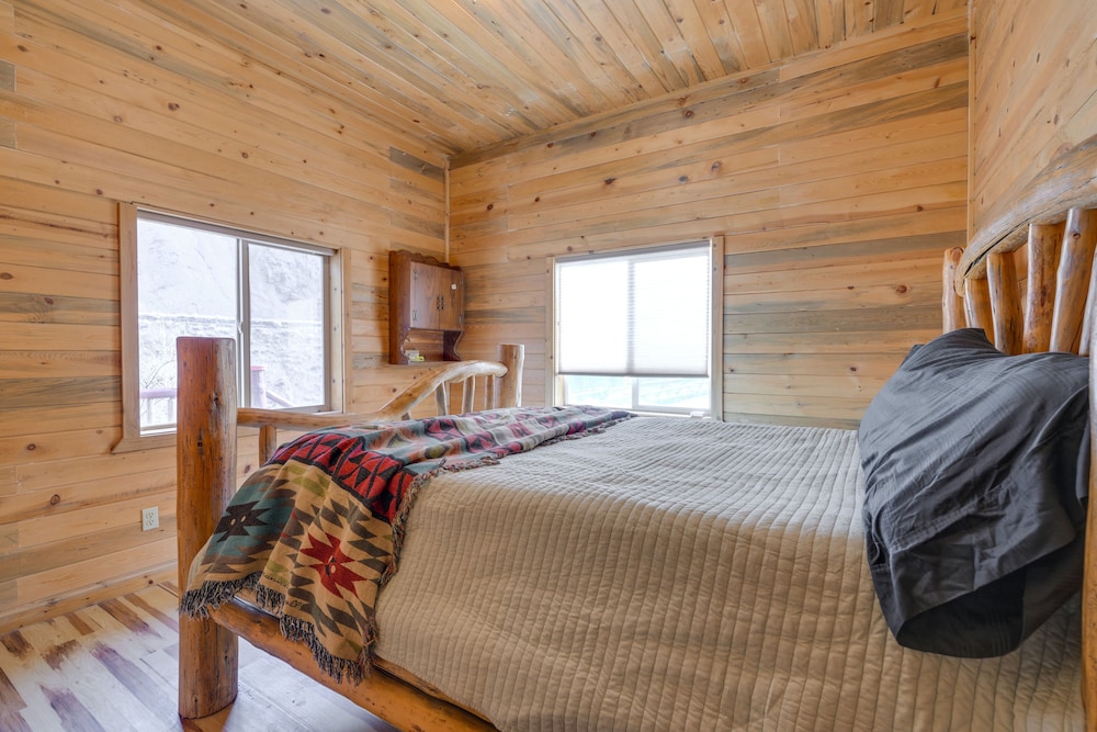 Salmon Vacation Rental w On site River Access - photo 5