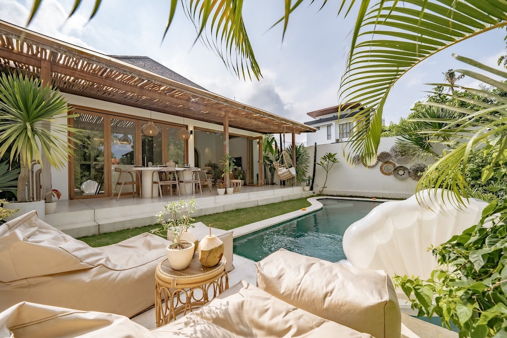 Villa KerangSue — 4-Star Luxury Hotel in Canggu, Indonesia