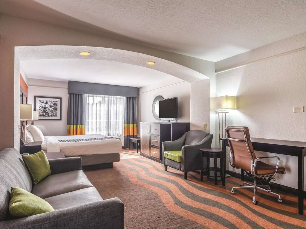 La Quinta Inn & Suites by Wyndham Prattville - photo 43