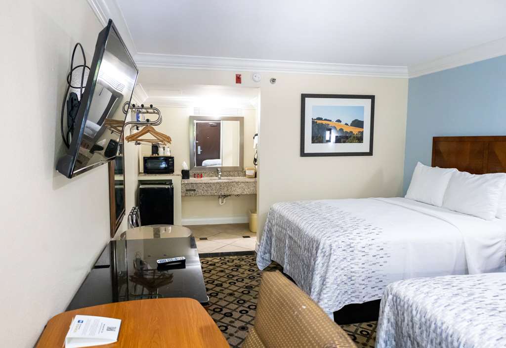 Days Inn By Wyndham College Park Atlanta Airport South - photo 29