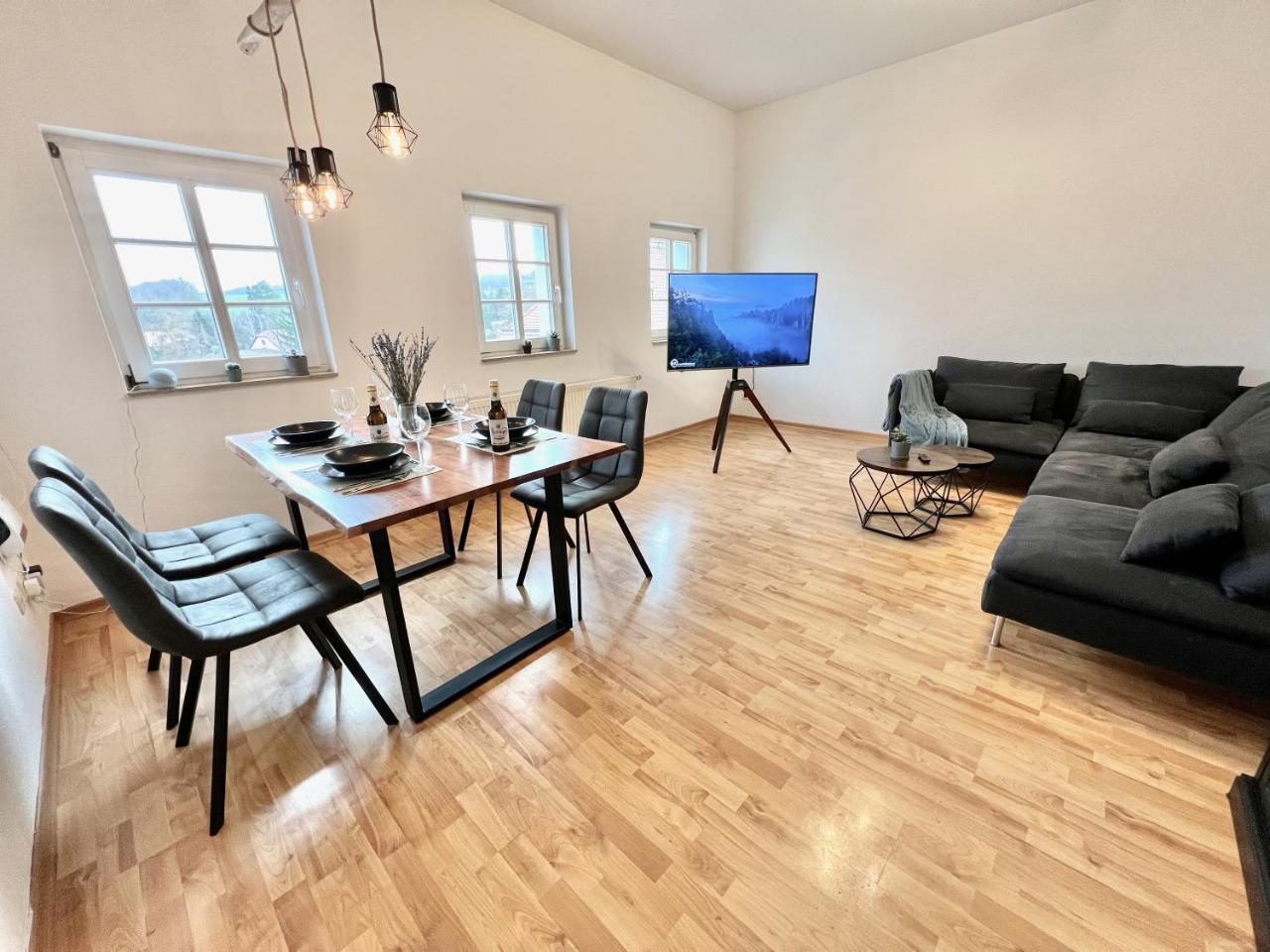 Modernes Apartment mit Blick zur Elbe — 4-Star Luxury Hotel in Klipphausen, Germany