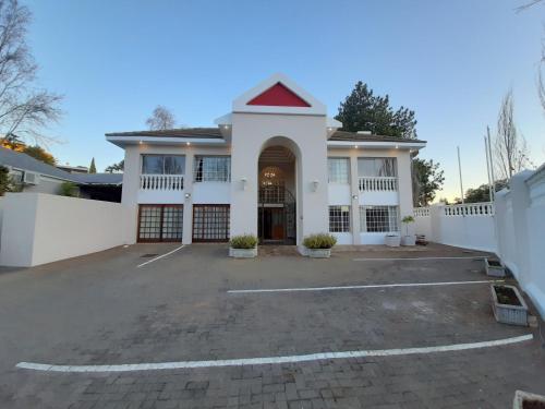 Florentia Guest House — 4-Star Luxury Hotel in Bloemfontein, South Africa