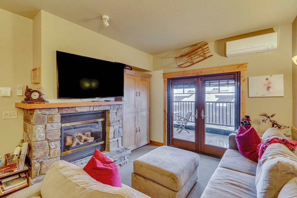 Ski InandSki Out Whitefish Escape with Balcony — 4-Star Luxury Hotel in Whitefish, United States