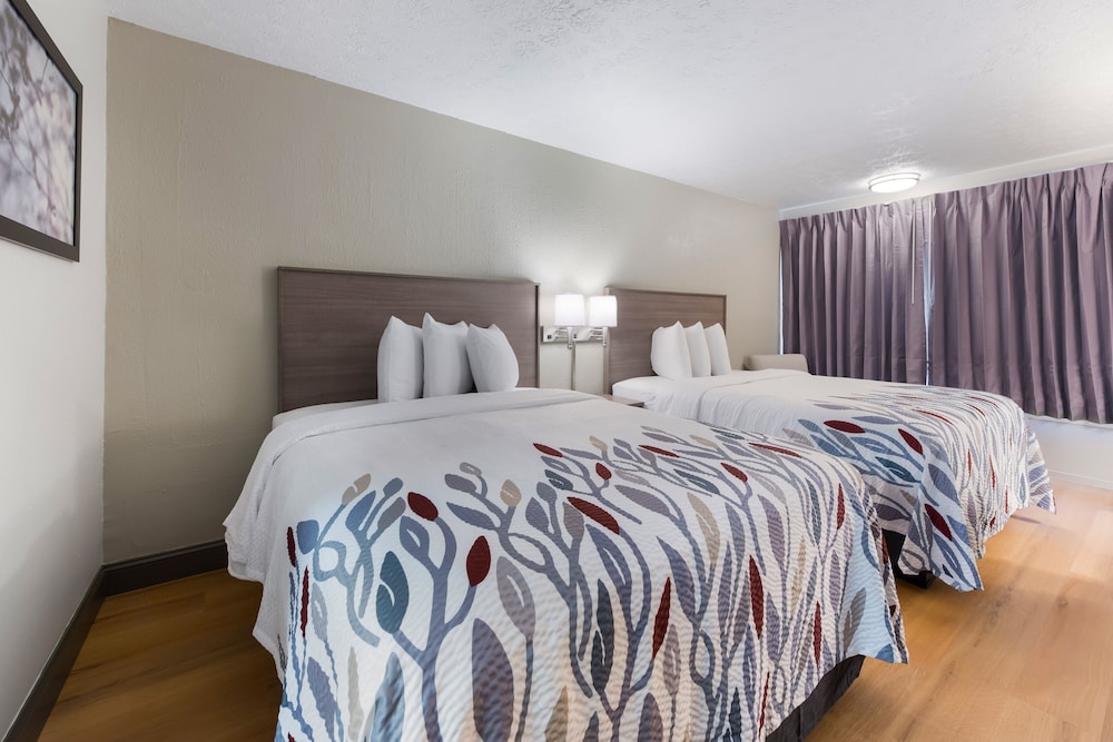 Red Roof Inn Dayton Moraine U of Dayton - photo 25