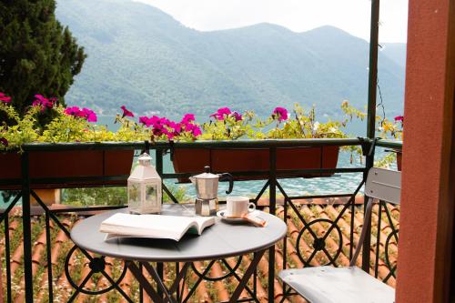 Fogazzaro Lake View Apartment — 4-Star Luxury Hotel in Oria, Italy