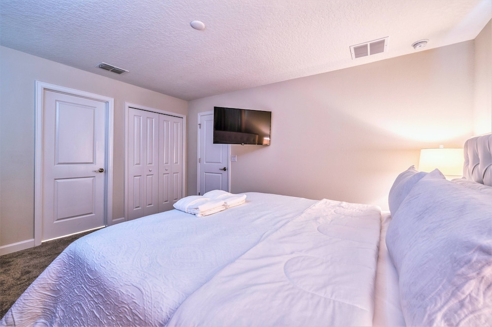 Gorgeous Brand New 7 Bedrooms House With Pool and Game Room at Champions Gate Resort - photo 9