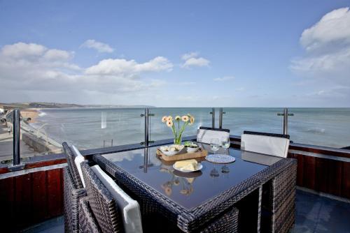 6 At The Beach Sea View Wi Fi — 4-Star Luxury Hotel in Dartmouth, United Kingdom