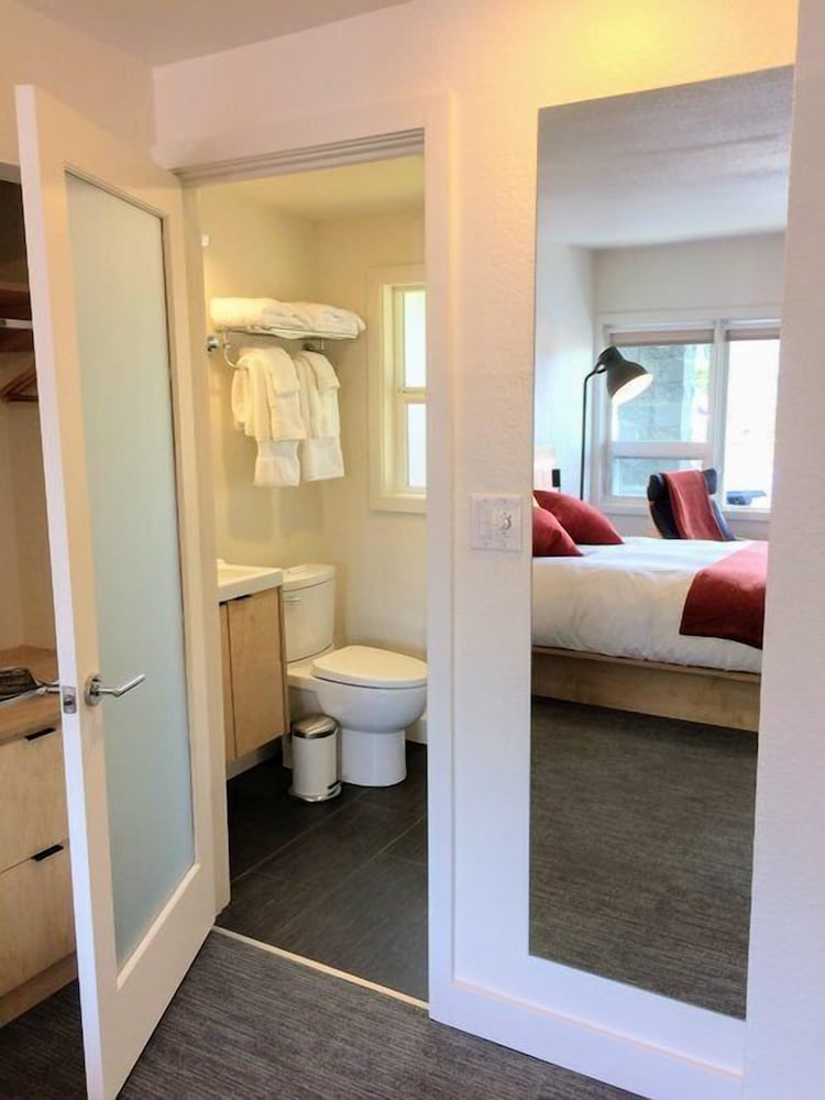 Heliotrope Hotel - photo 58